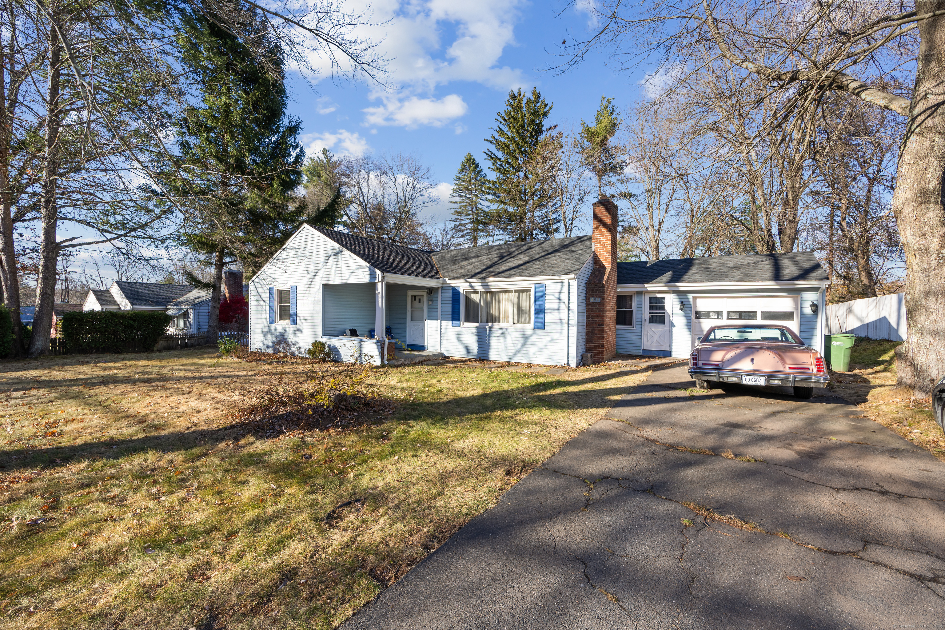 Property Photo:  690 Bloomfield Avenue  CT 06095 