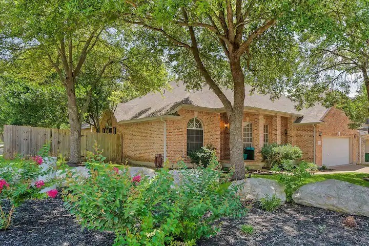 Property Photo: 221 Trophy Pass TX 78748