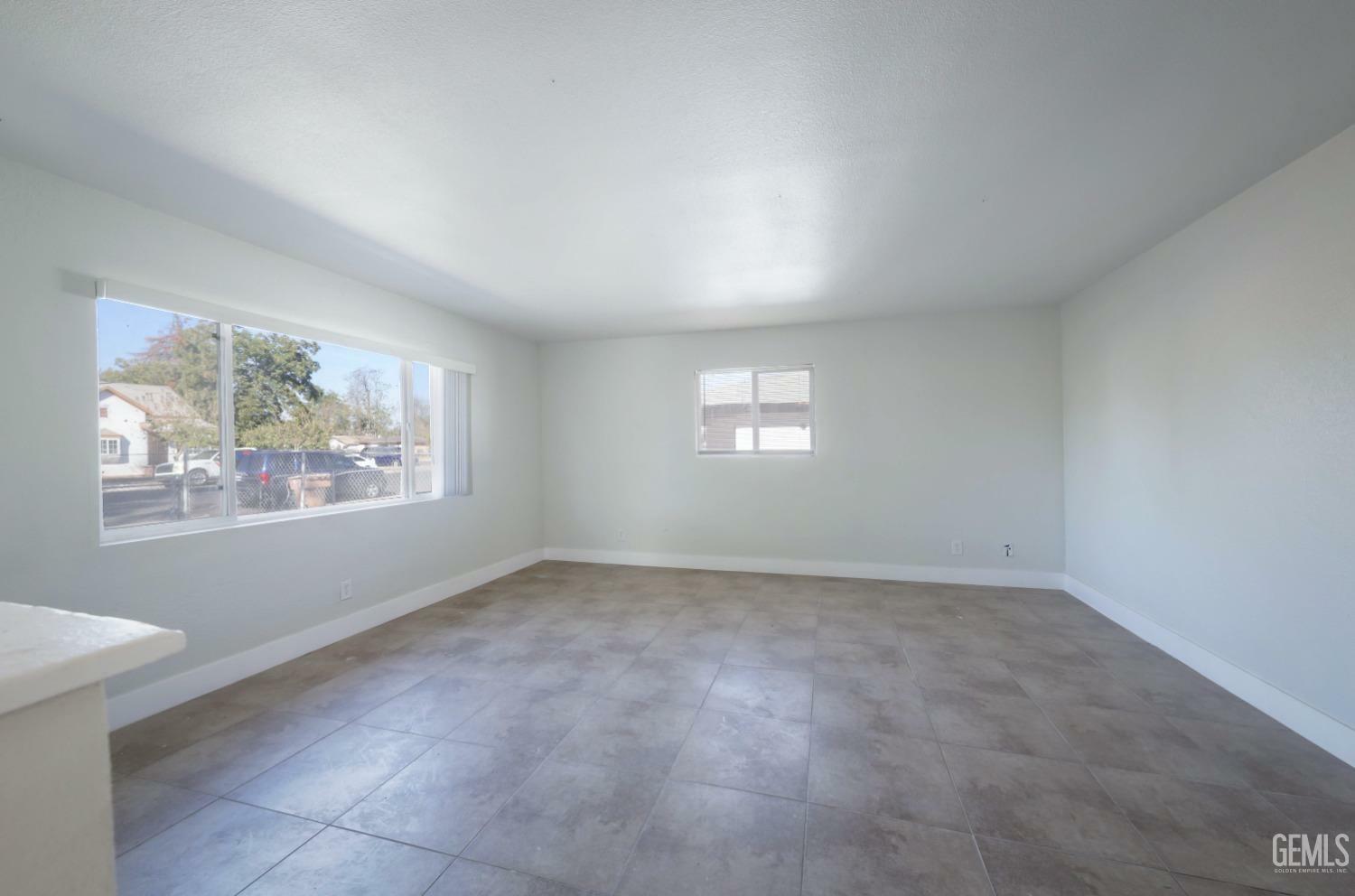 Property Photo:  820 M St  CA 93304 