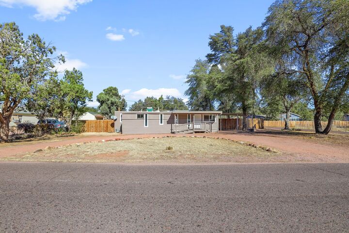 Property Photo: 406 E McKamey Street AZ 85541