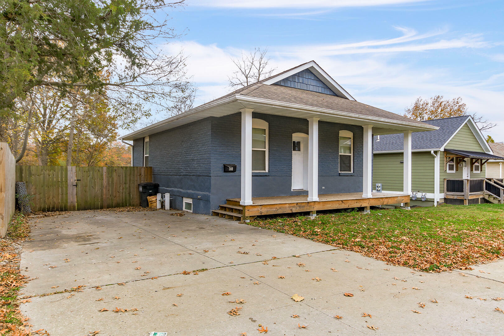 Property Photo:  308 W 4th St  MO 65251 