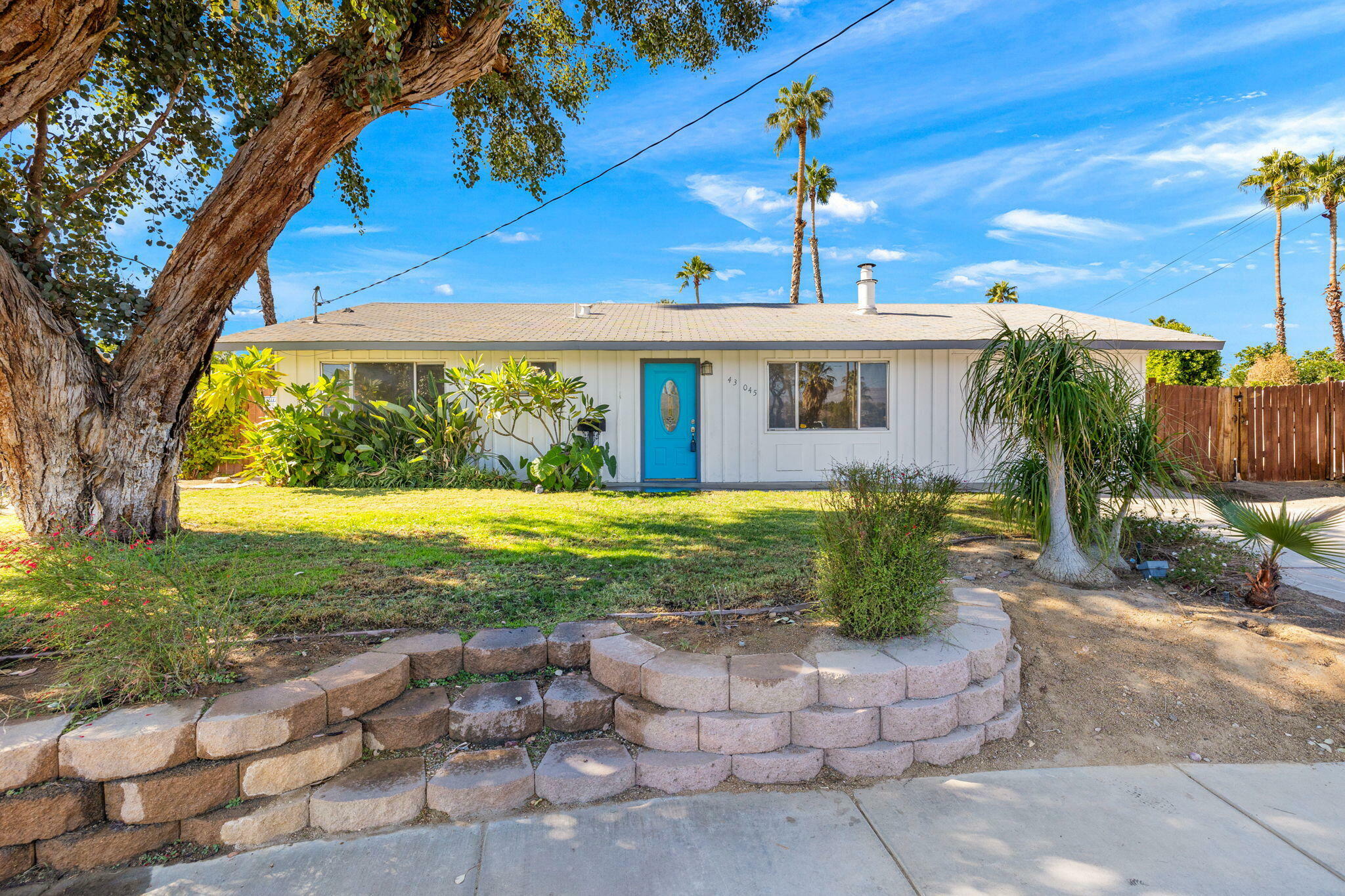 Property Photo:  43045 Delaware Street  CA 92211 