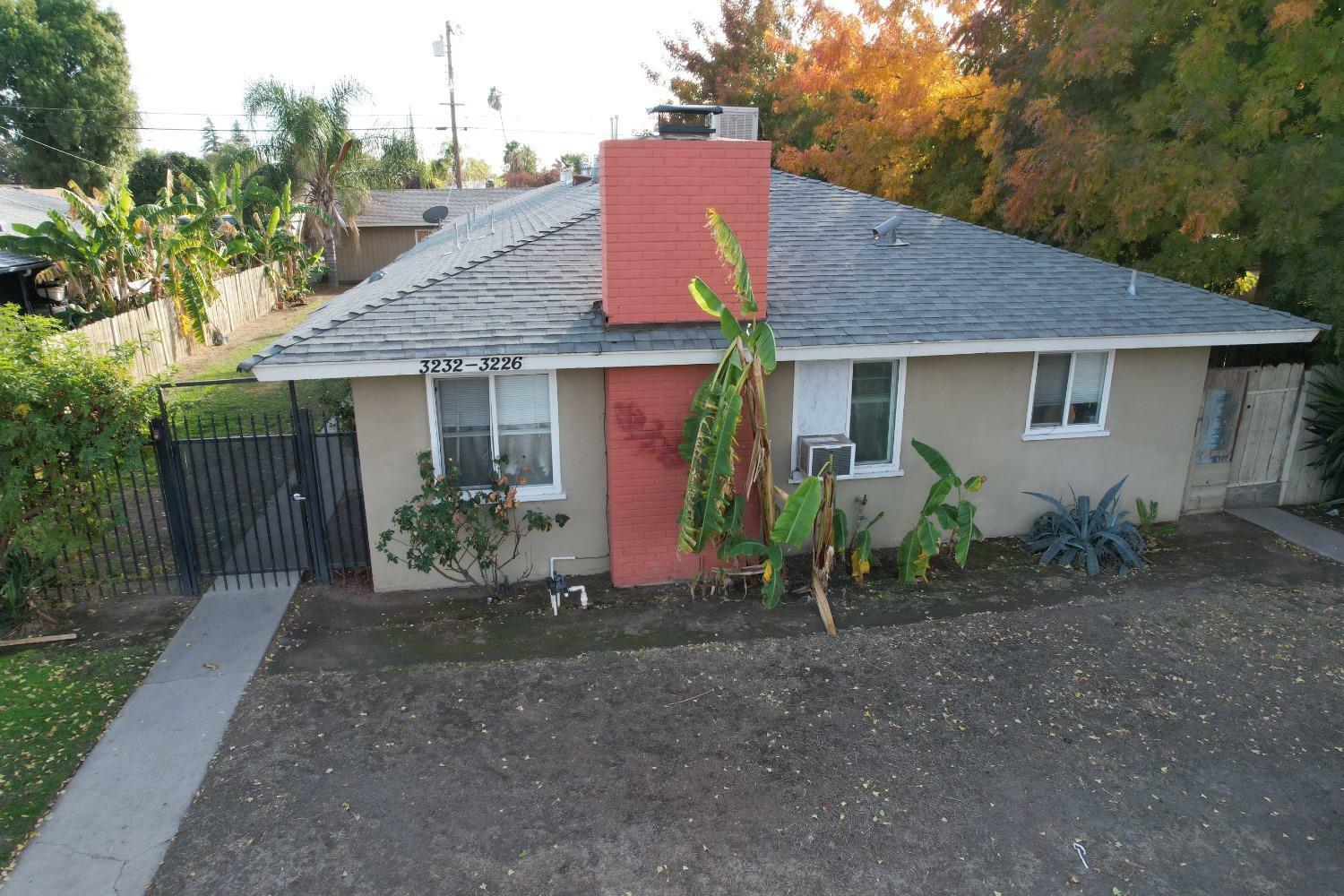 Property Photo:  3226 E Clinton Avenue  CA 93703 