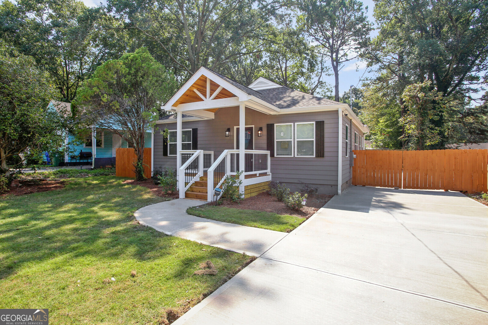 Property Photo:  1364 Almont Drive SW  GA 30310 