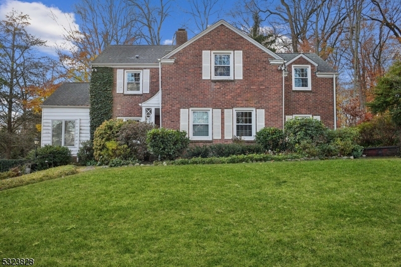 Property Photo:  6 Londonderry Way  NJ 07901 