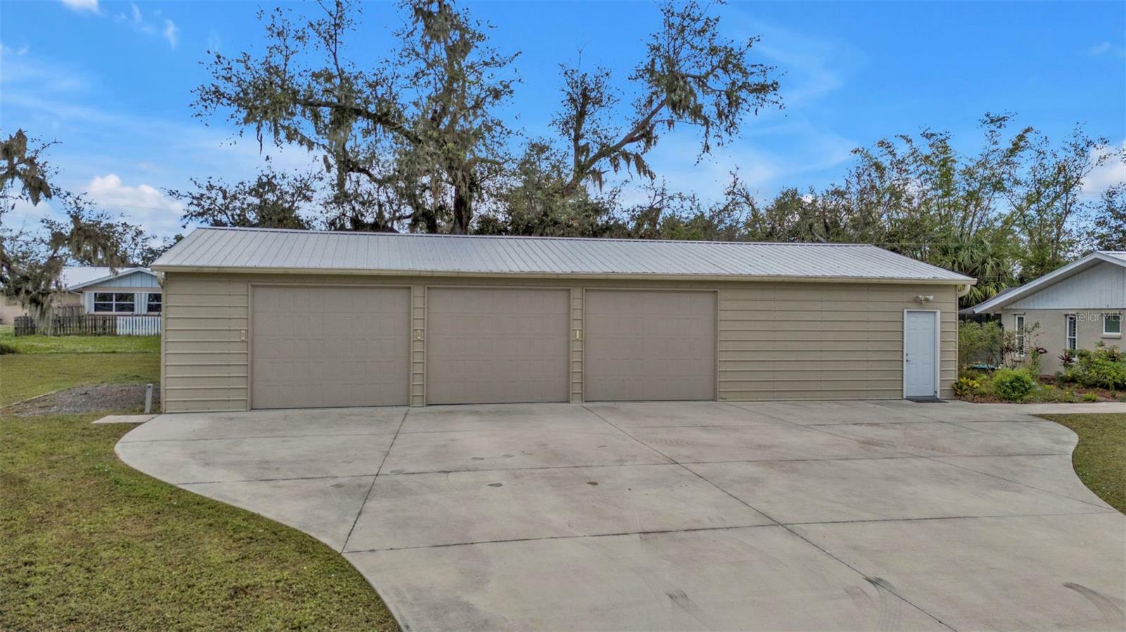 Property Photo:  500 Ridgecrest Drive  FL 33982 