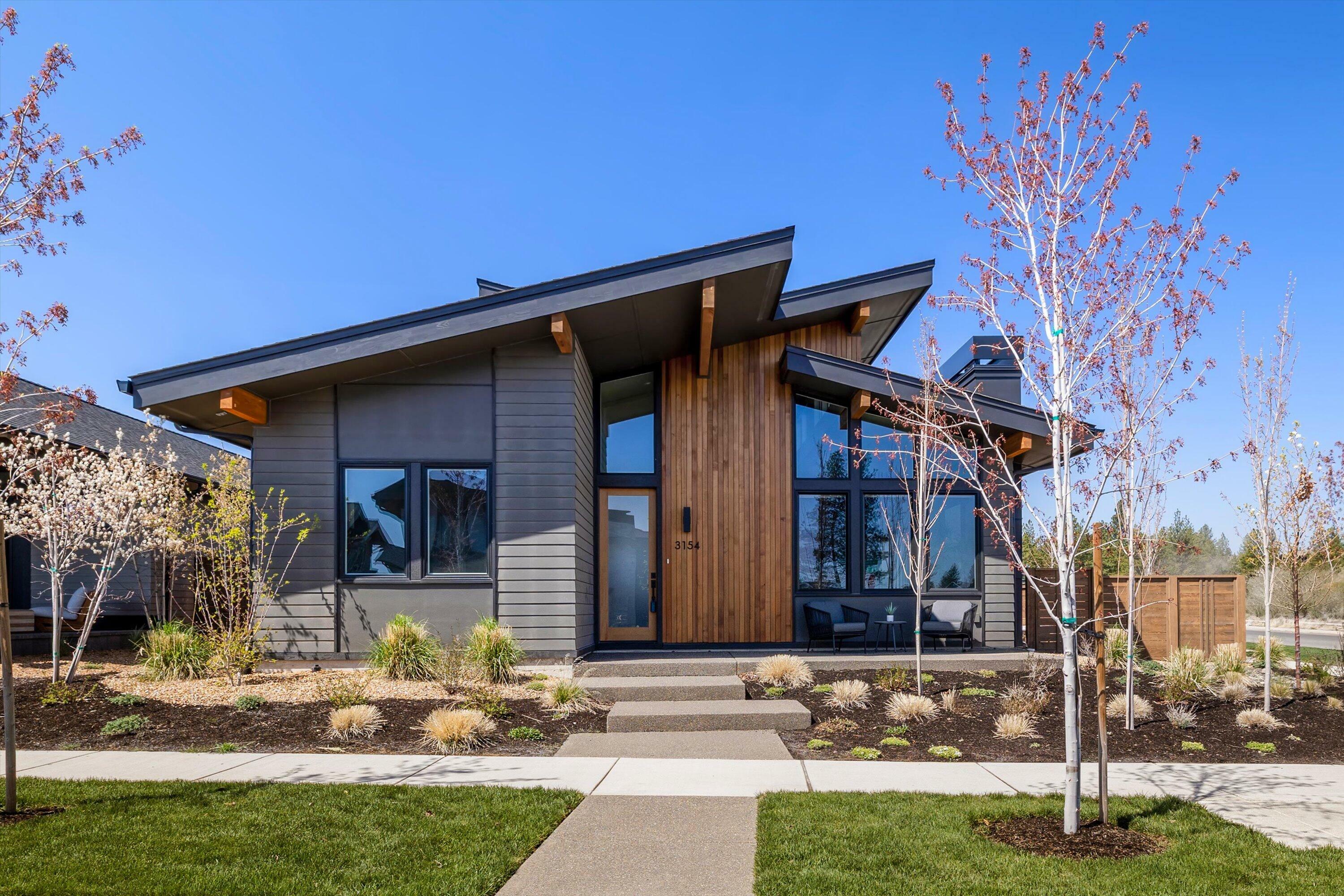 Property Photo: 3154 NW Strickland Way OR 97703