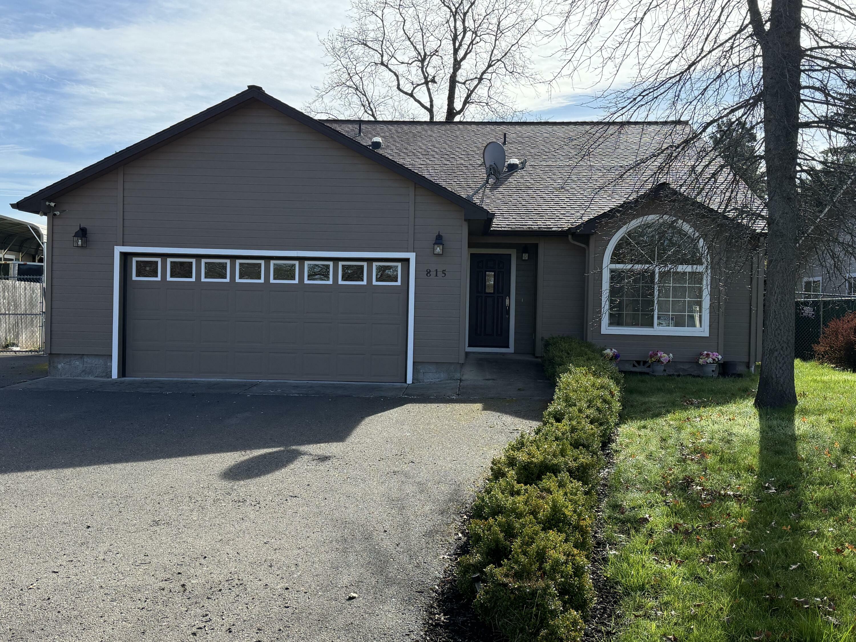 Property Photo: 815 Redwood Avenue OR 97522
