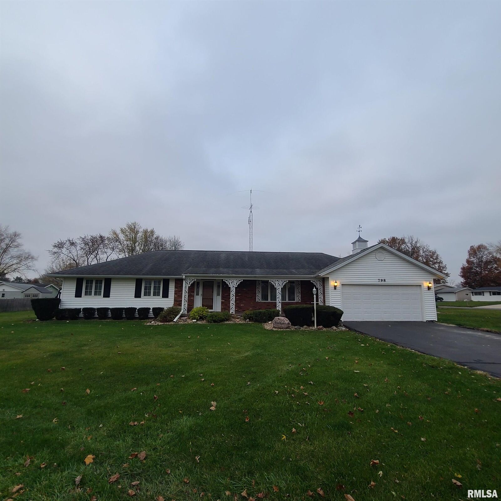 Property Photo: 798 Prairieview Road IL 61448