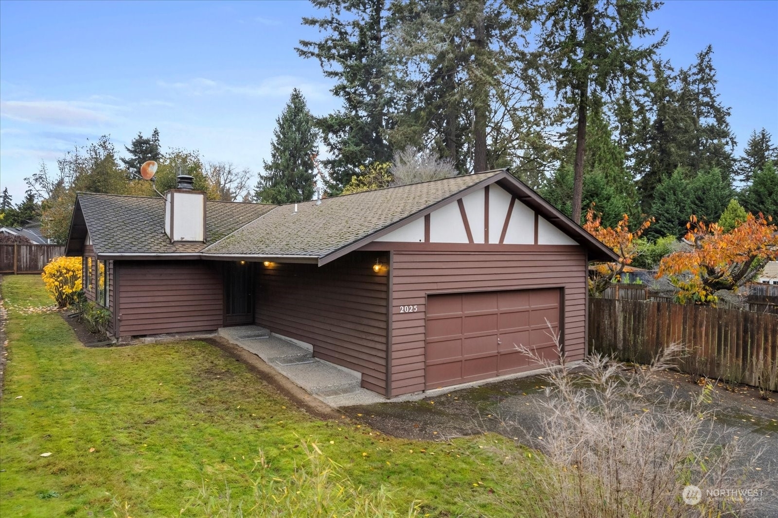 Property Photo:  2025  Market Street  WA 98033 