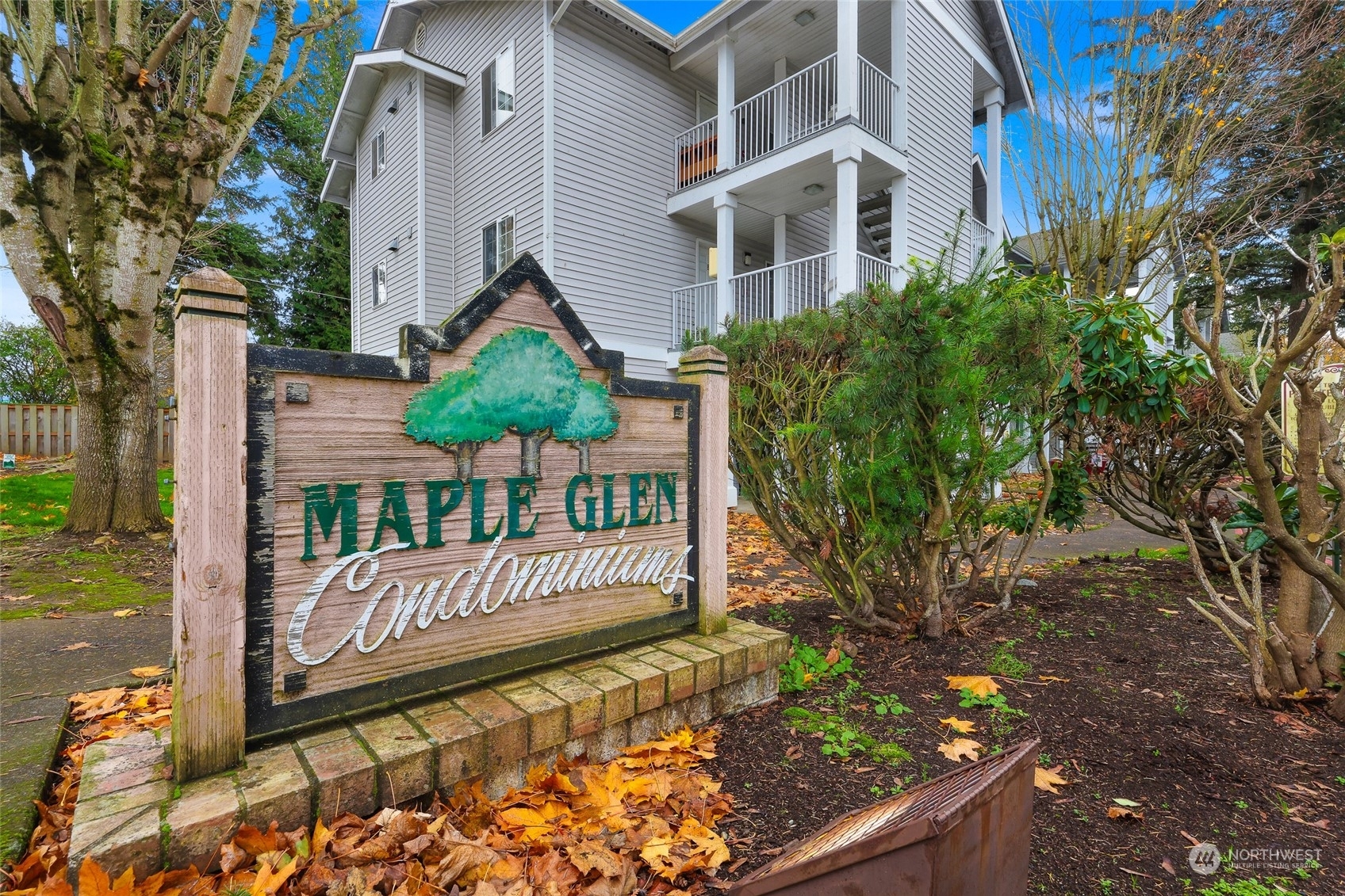 Property Photo:  2713 W Maplewood Avenue 311  WA 98225 