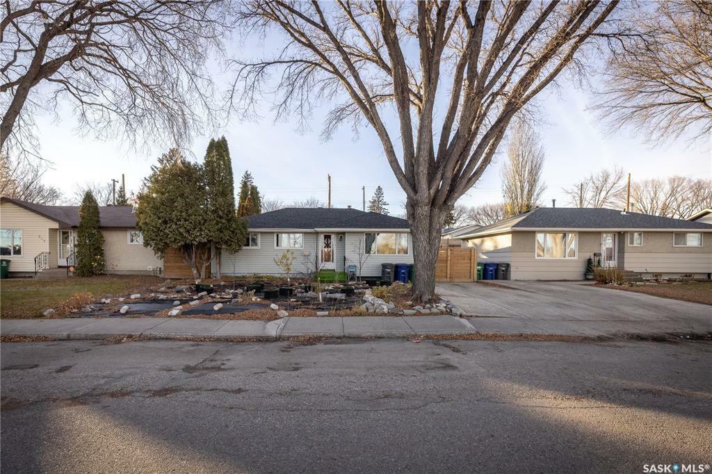 Property Photo:  505 O Avenue N  SK S7L 2V4 