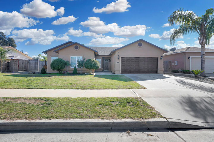 233 E Riverbend Court  Visalia CA 93291 photo