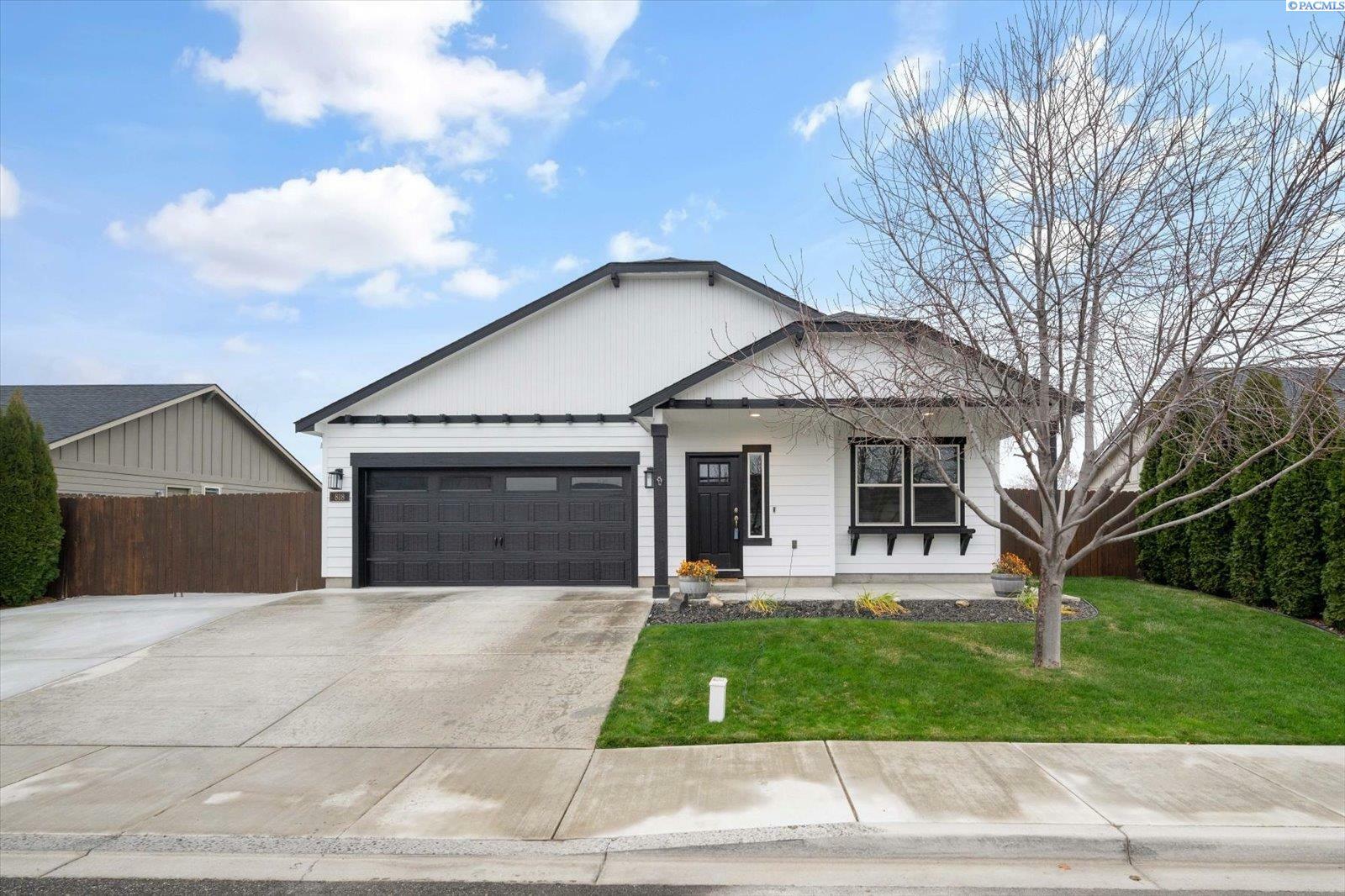 Property Photo: 818 W 29th Place WA 99337