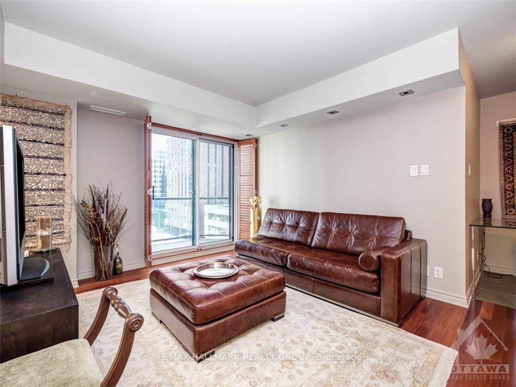 Property Photo:  445 Laurier Ave W 705  ON K1R 0A2 