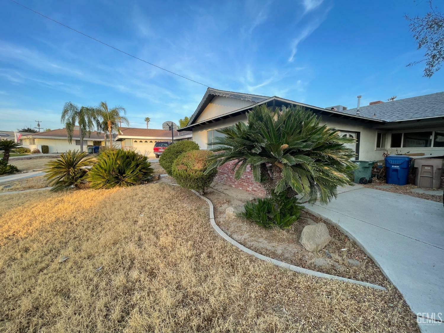 Property Photo:  2621 Eric Court  CA 93306 