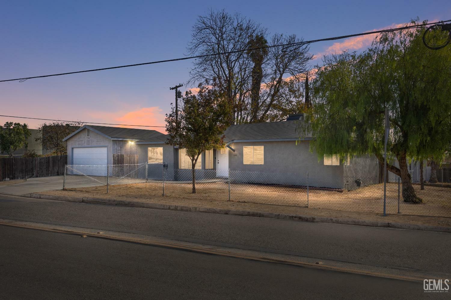 Property Photo:  3158 Edwards Avenue  CA 93306 