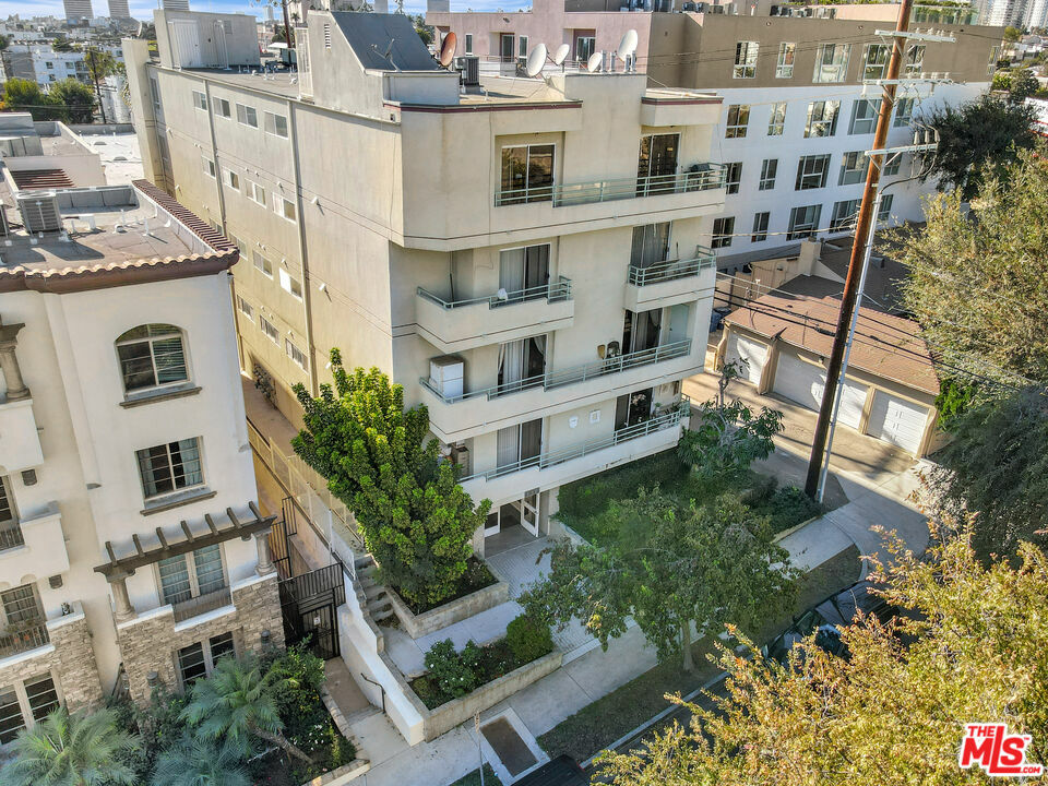 Property Photo:  1811   Fairburn Ave 102  CA 90025 