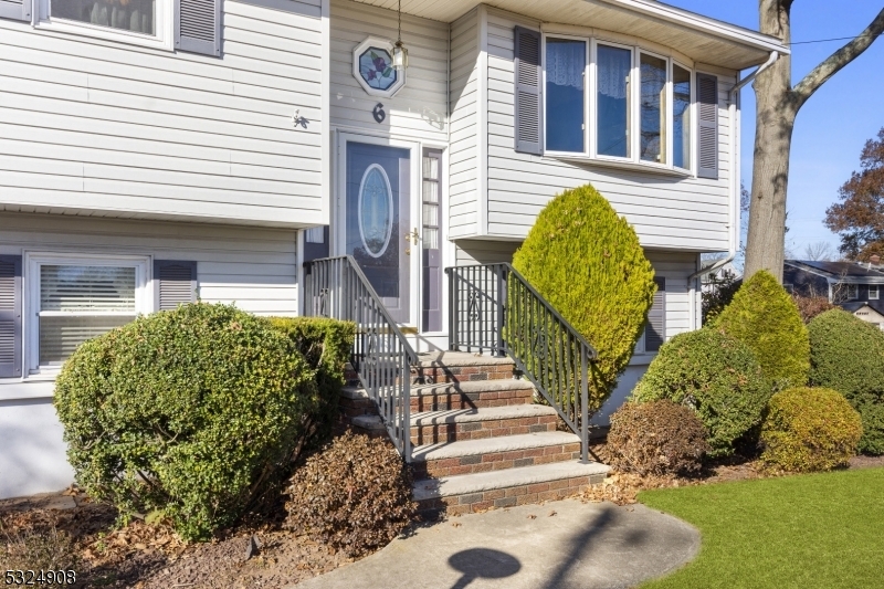 Property Photo:  6 Lund Ct  NJ 08854 