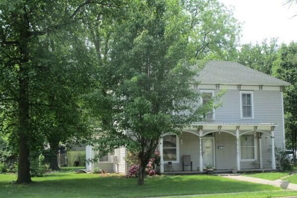 Property Photo:  427 S Jefferson Street  MO 65240 