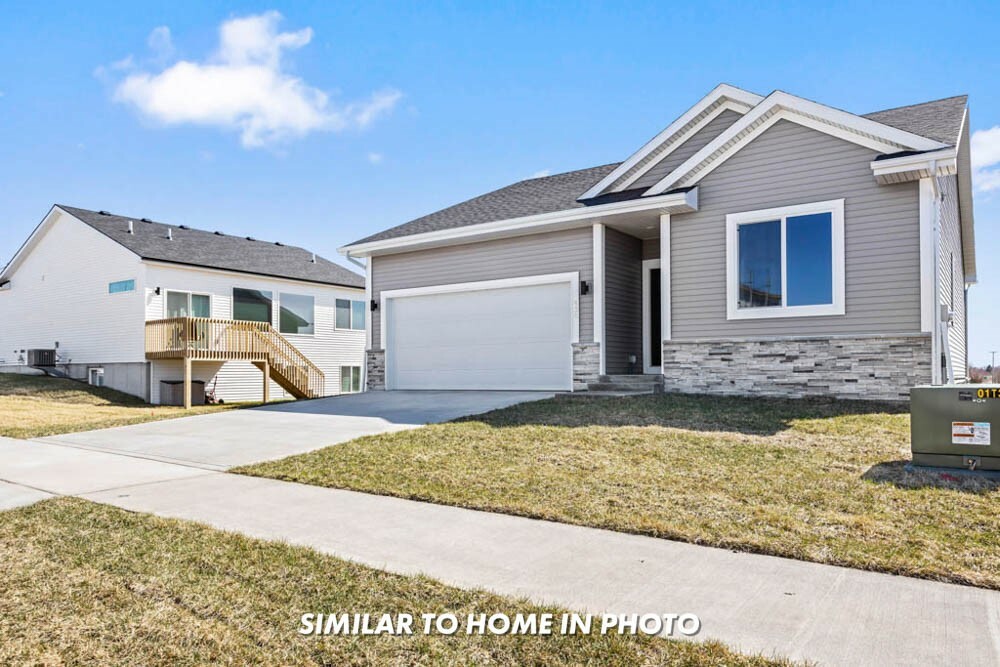 Property Photo:  1132 Foxglove Lane  IA 50219 