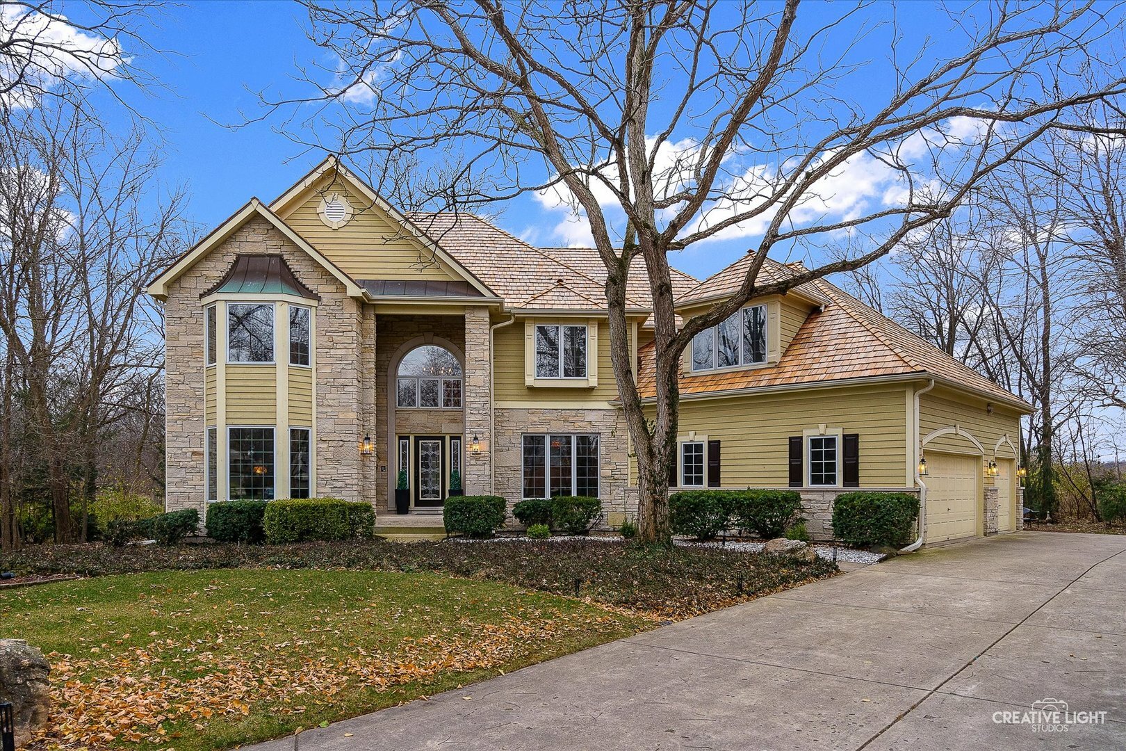 Property Photo:  216 Crooked Tree Court  IL 60565 