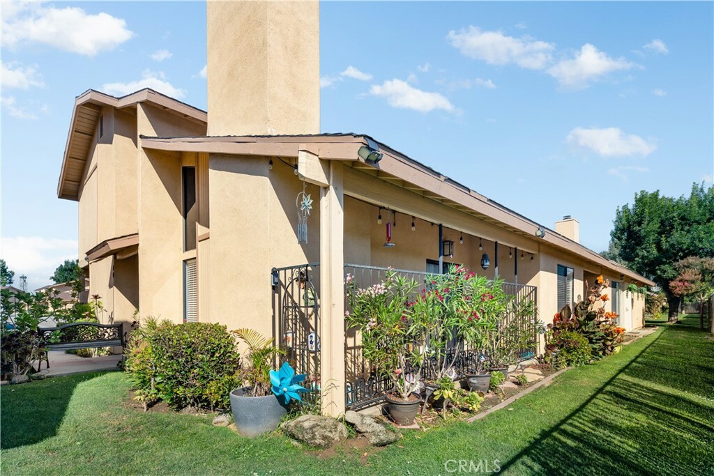 Property Photo:  1000 Olive Drive 40  CA 93308 