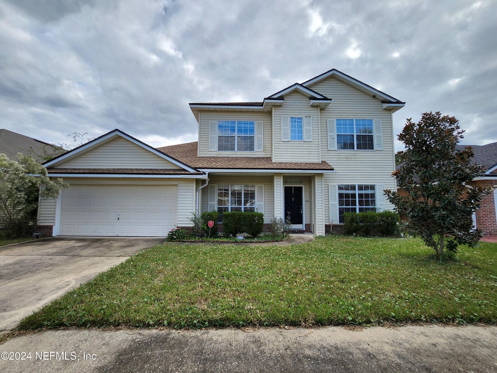 Property Photo: 9194 Prosperity Lake Drive FL 32244