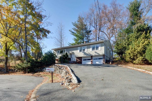 Property Photo:  21 Stony Hill Court  NJ 07405 