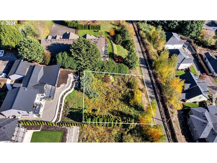 Property Photo: 14215 SE Bella Vista Pl 5 WA 98683