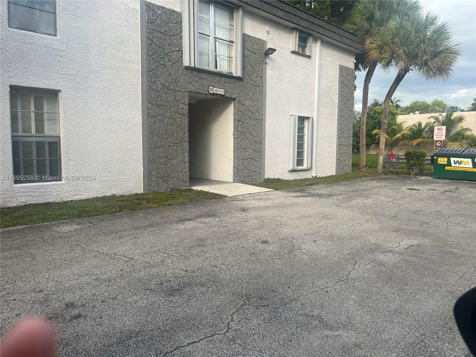 Property Photo: 10391 N Kendall Dr T3 FL 33176