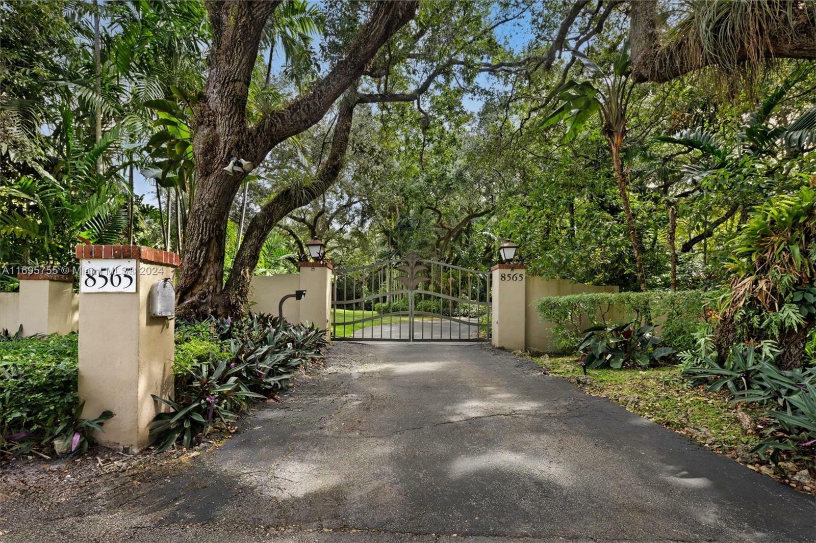 Property Photo:  8565 Old Cutler Rd  FL 33143 