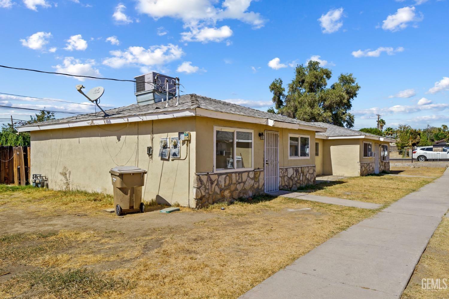 Property Photo:  1512 Lincoln Street  CA 93305 