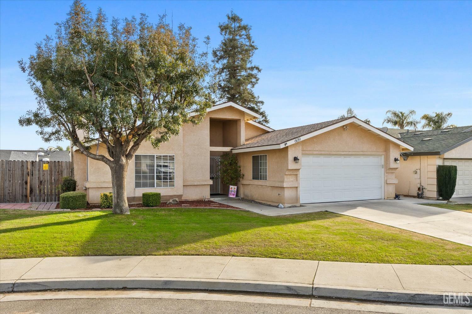 Property Photo:  609 Nettle Pl  CA 93308 