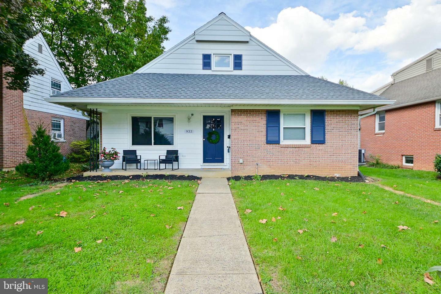 Property Photo:  933 Louise Avenue  PA 17601 