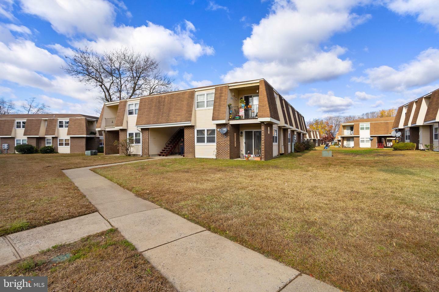 Property Photo:  4-2 Florence Tollgate Place  NJ 08518 