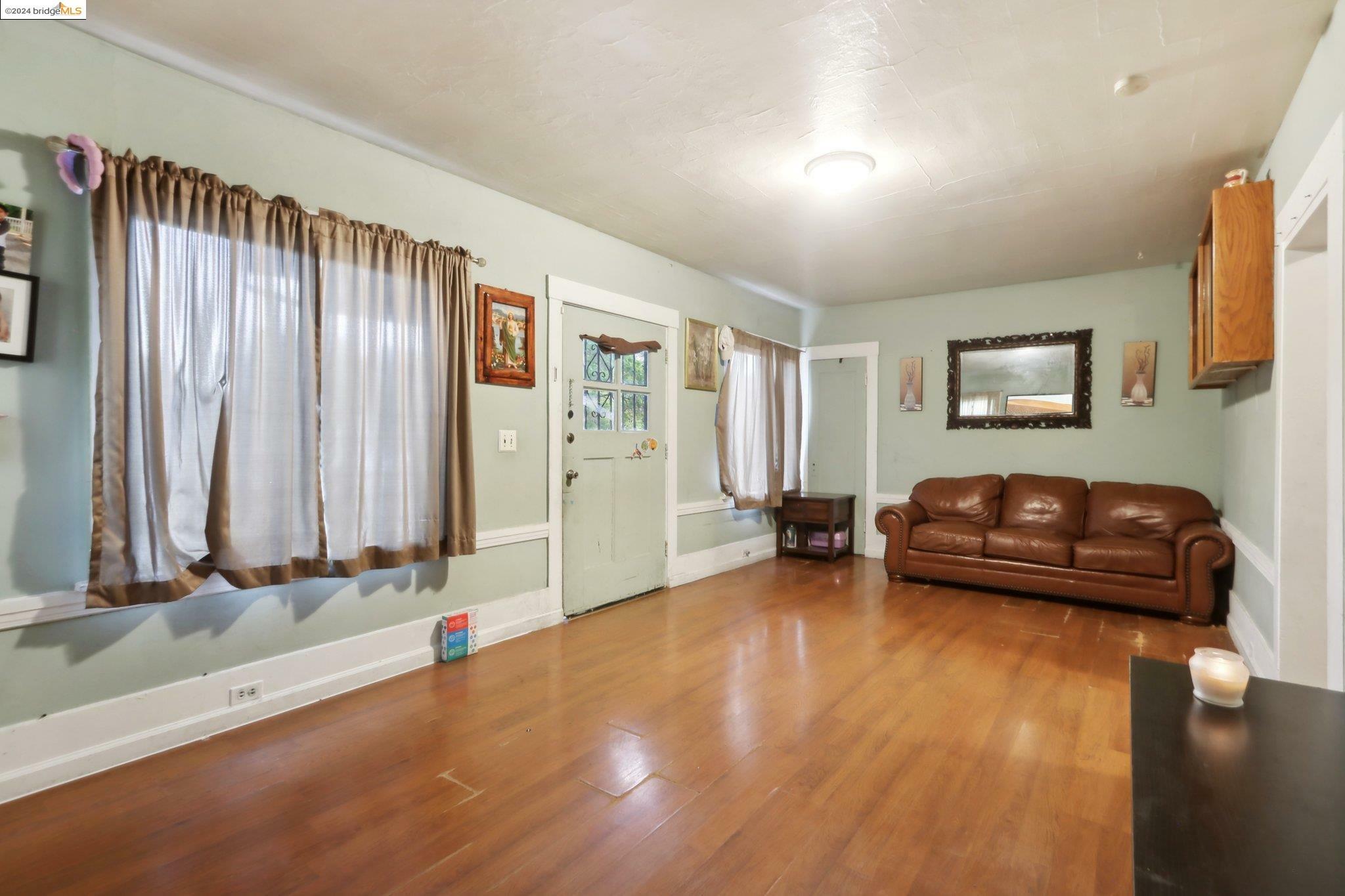 Property Photo:  630 Victoria Ct  CA 94577 