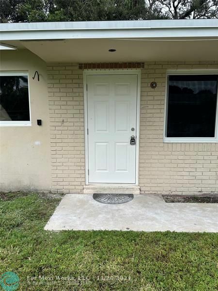 Property Photo:  4951 SW 28th Ter 2  FL 33312 