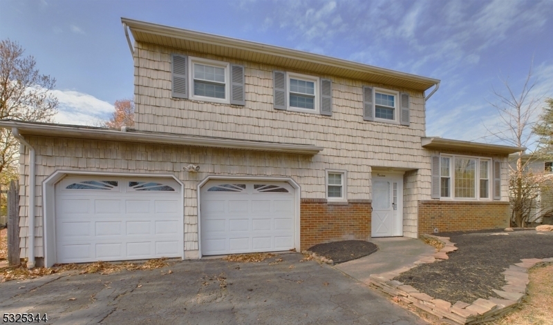 Property Photo:  13 Lynnwood Rd  NJ 08820 