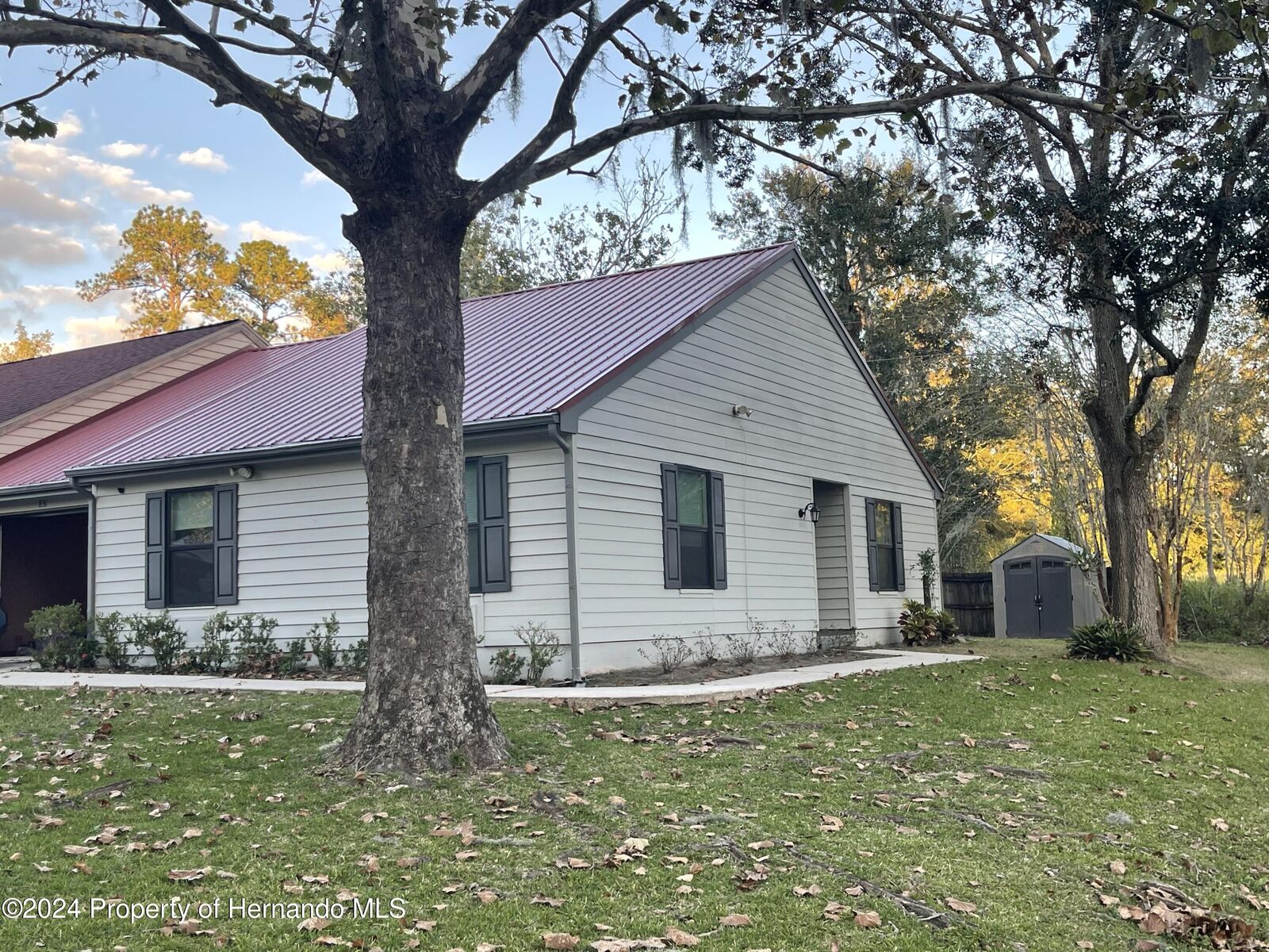 Property Photo:  831 Village Drive  FL 34601 