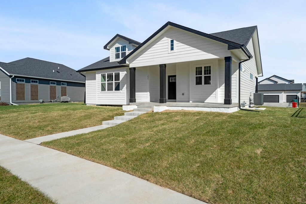 Property Photo:  1807 SW Westview Drive  IA 50023 