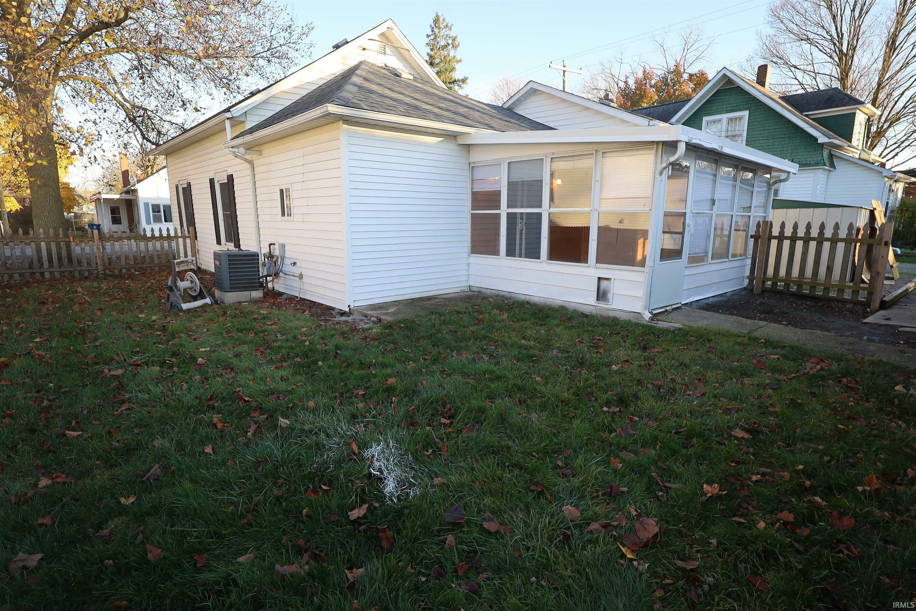 Property Photo:  302 Monroe Street  IN 46773-9305 