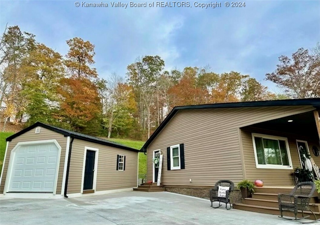 Property Photo:  170 Springwood Circle  WV 25320 