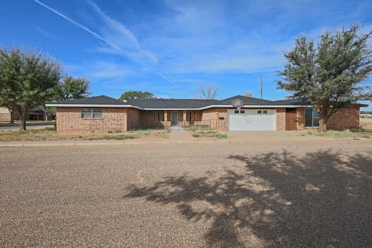 Property Photo:  419 E Jackson Street  TX 79336 