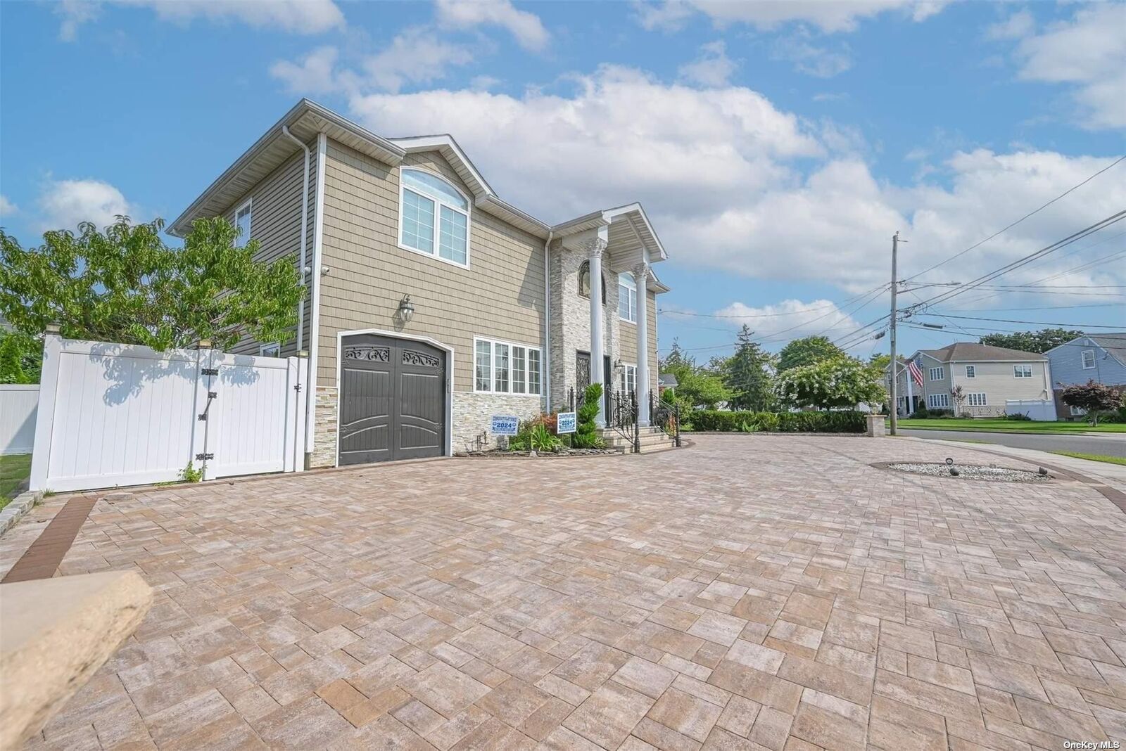 Property Photo:  1056 North Drive  NY 11566 