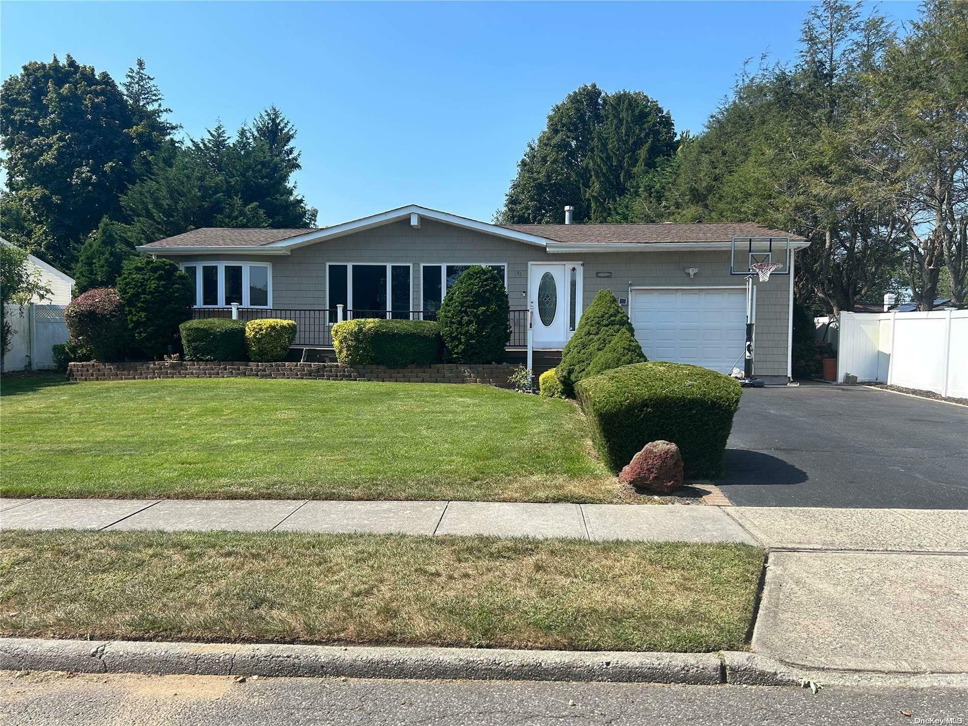 33 Hayrick Lane  Commack NY 11725 photo