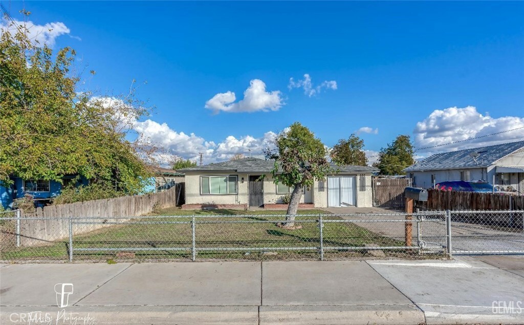 Property Photo:  301 Ohio Drive  CA 93307 