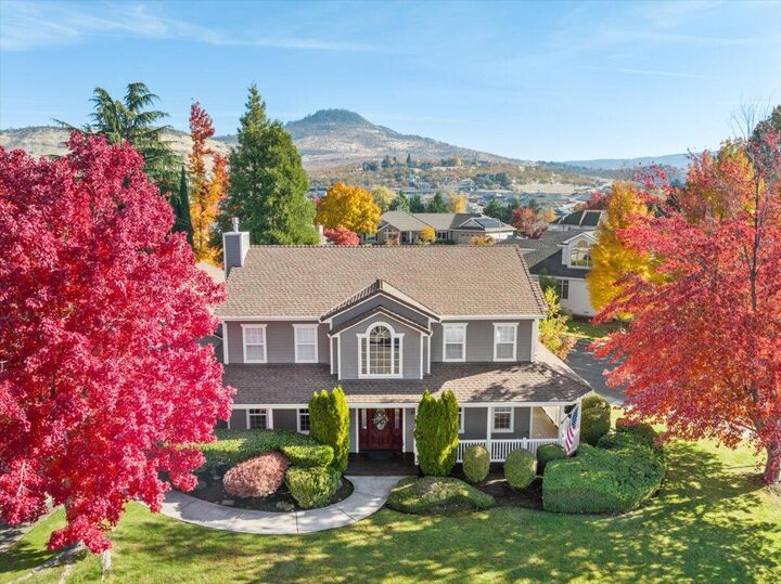 2930 Amblegreen Drive  Medford OR 97504 photo