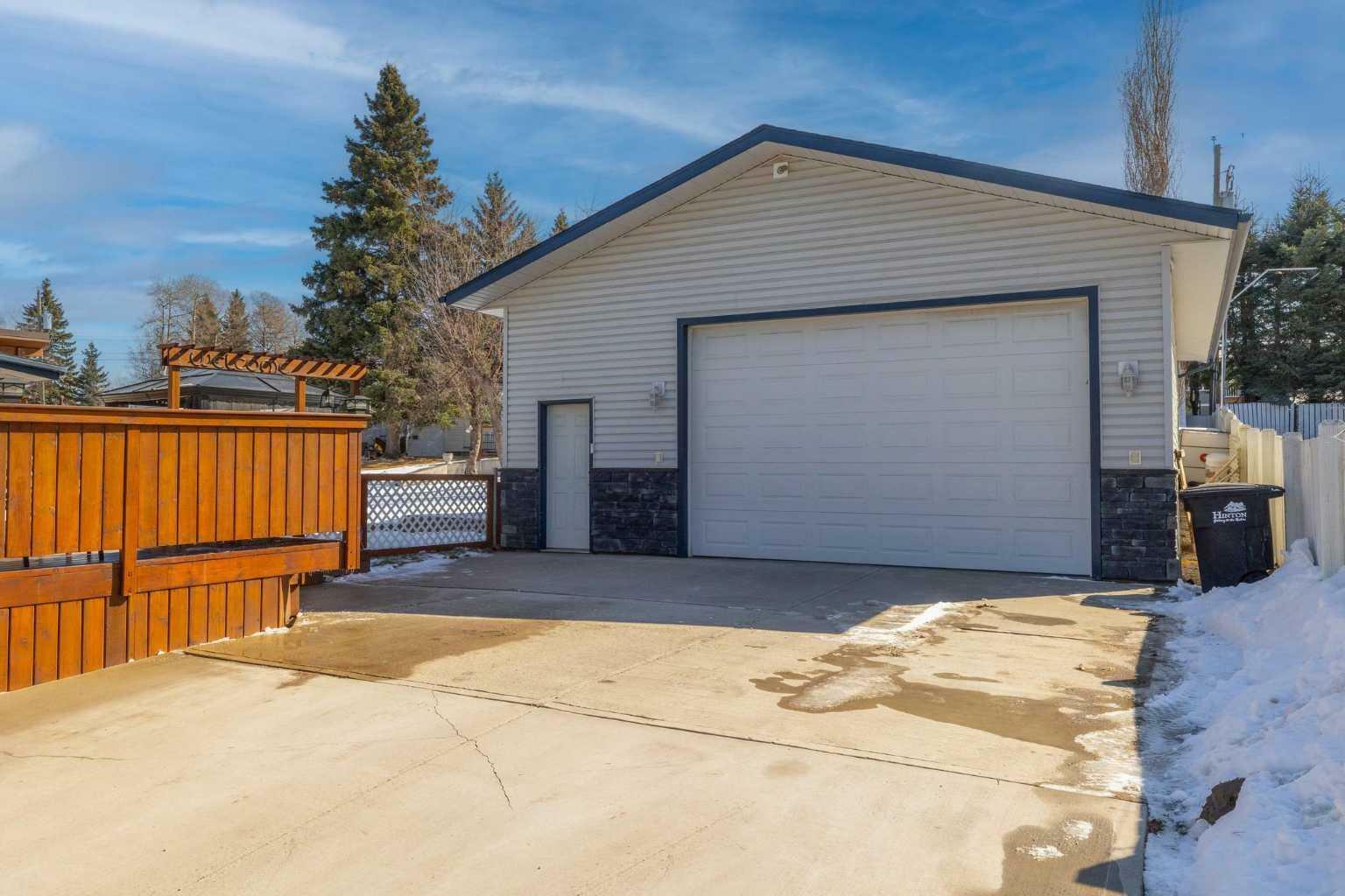 Property Photo:  284 Eaton Drive  AB T7V 1Y5 