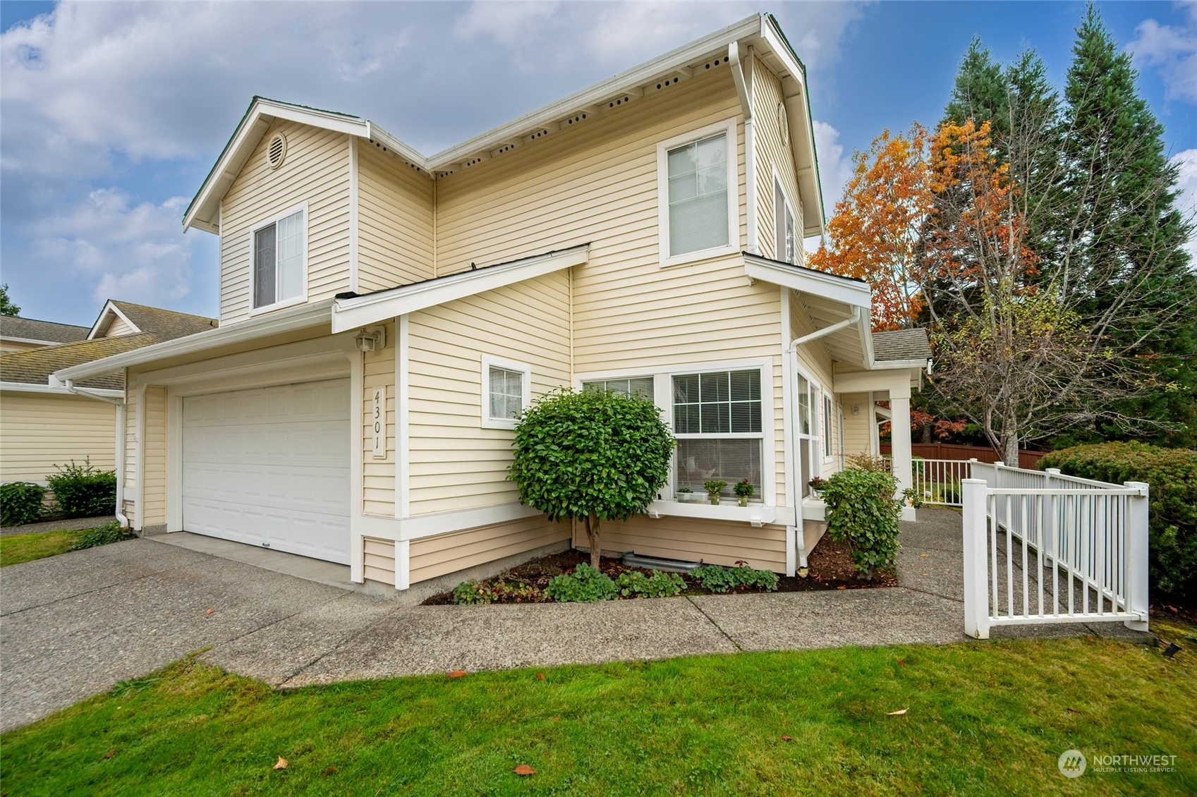 Property Photo:  4301 S 220th Place  WA 98032 